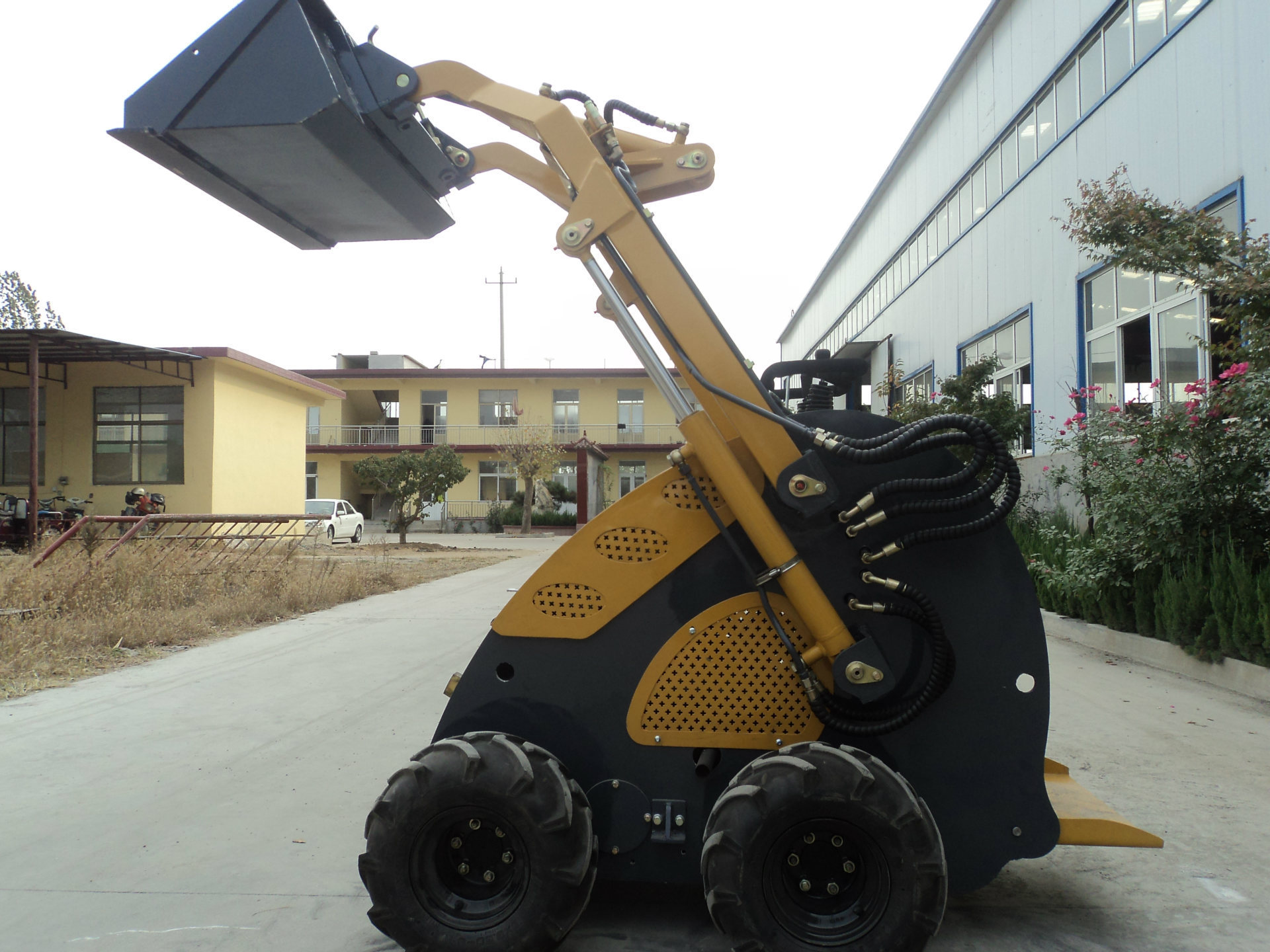 3614687281_2092001144