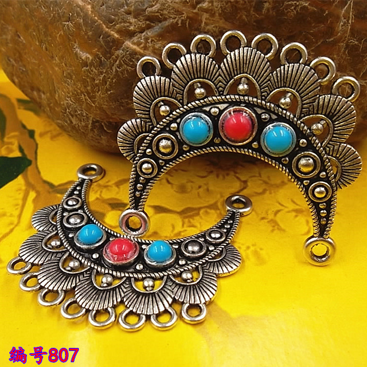 Retro ethnic pendant