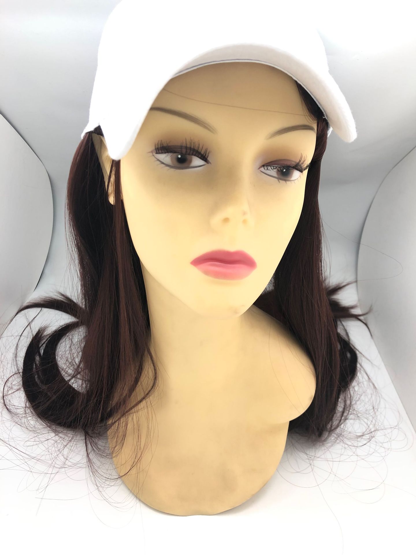 Fabricante venta directa de perucas sombrero perucas de cabello largo sombrero de lengua de pato fibra química seda de alta temperatura varios estilos de color