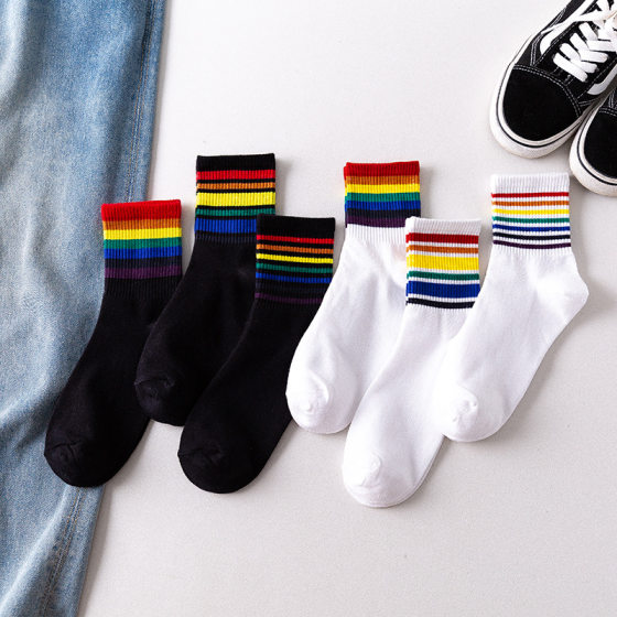Factory Direct autumn and winter hot women's Japanese rainbow socks breathable sweat-absorbent fashion striped mid-calf cotton socks 200 needles
