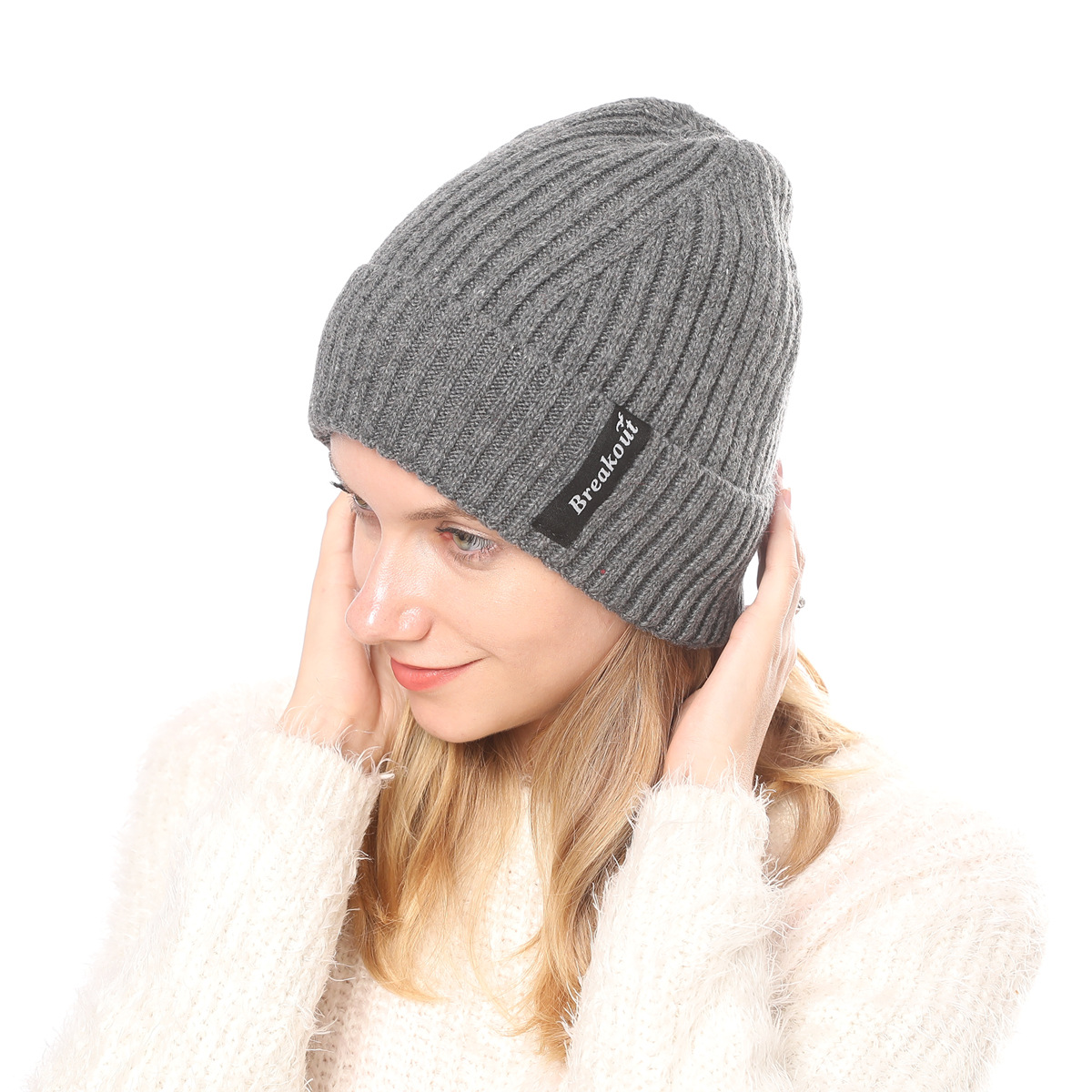 Cappello da uomo in lana calda lavorato a maglia con lettera adesiva con bordo arricciato a righe dritte in velluto autunno e inverno da donna_voghion.com