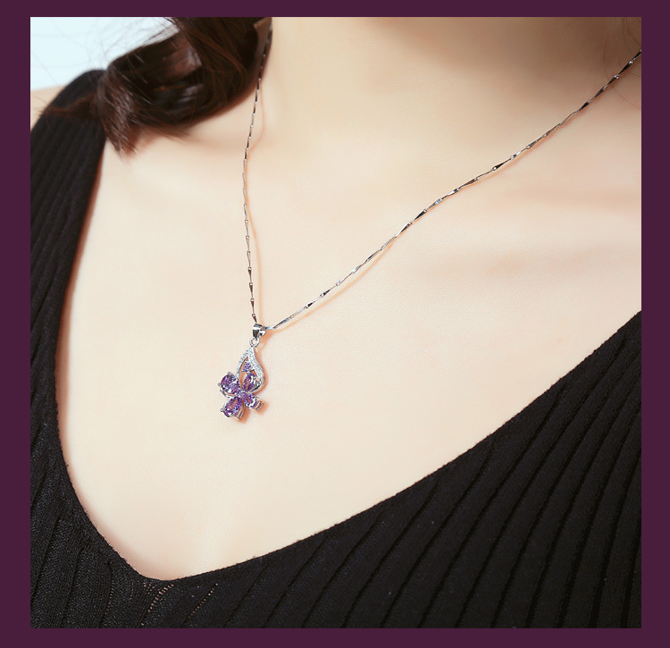 Korean Four-leaf Clover Amethyst Pendant Four-leaf Clover Diamond Necklace Clavicle Chain display picture 3