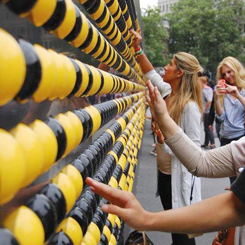 亚克力拼图墙 球面墙 抚摸墙 互动双色球室外展示背景墙 黄黑球