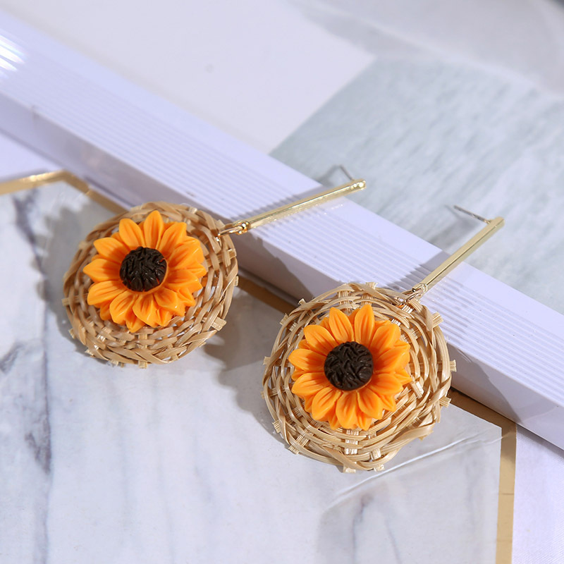 Coreano Largo Geométrico Girasol Pendientes De Flores De Ratán Mujer Retro Vintage Pendientes Al Por Mayor display picture 7