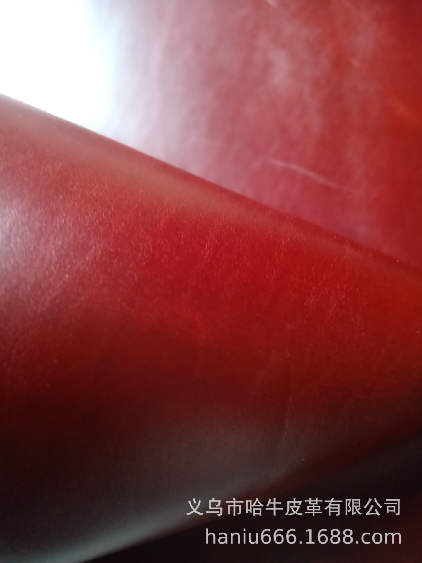 义乌哈牛真皮商行  红色疯马油蜡皮   大红色疯马油蜡皮多色 现货