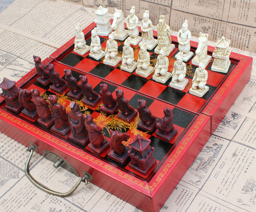 Cross-border retro international chess figurines, stone chess pieces, 3D chess characters, chess set with wooden chessboard, creative chess set