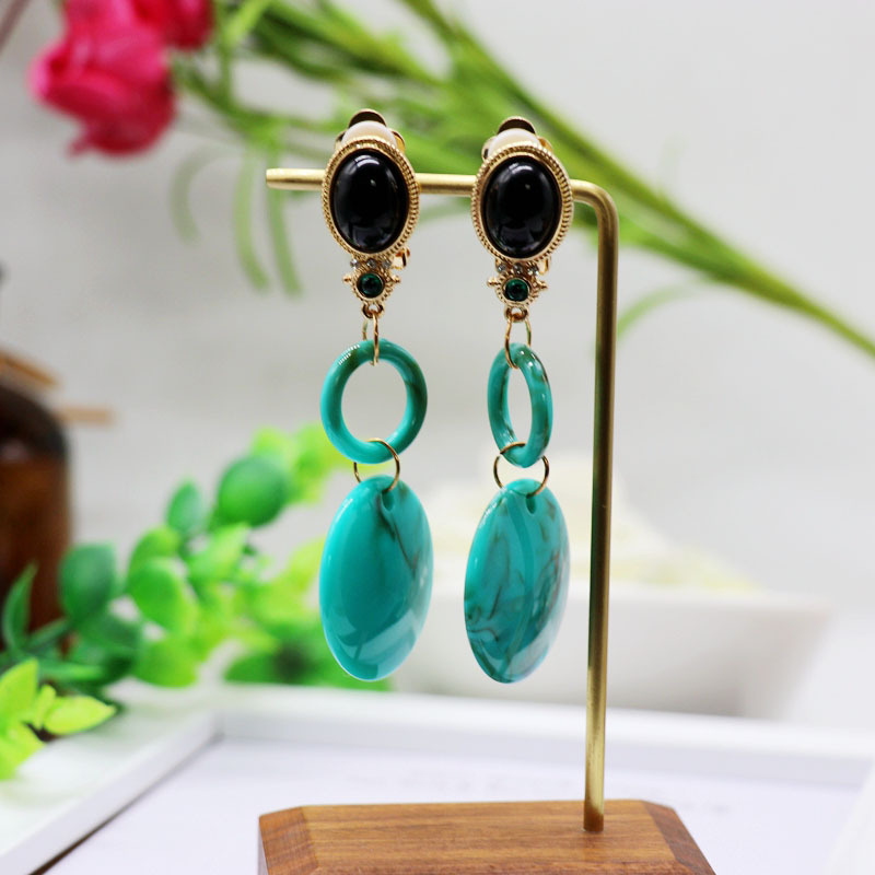 Approvisionnement D'usine Vert Plaquette Anneau Boucles D'oreilles Oreille Clip Vert Résine D'encre Motif Oreille Clip Longue Oreille Goujons display picture 5