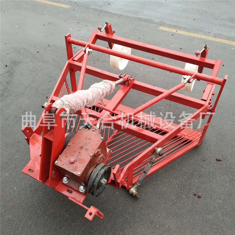 新款花生洋葱大蒜收蒜机家用拖拉机前置皮带传动大蒜收获机