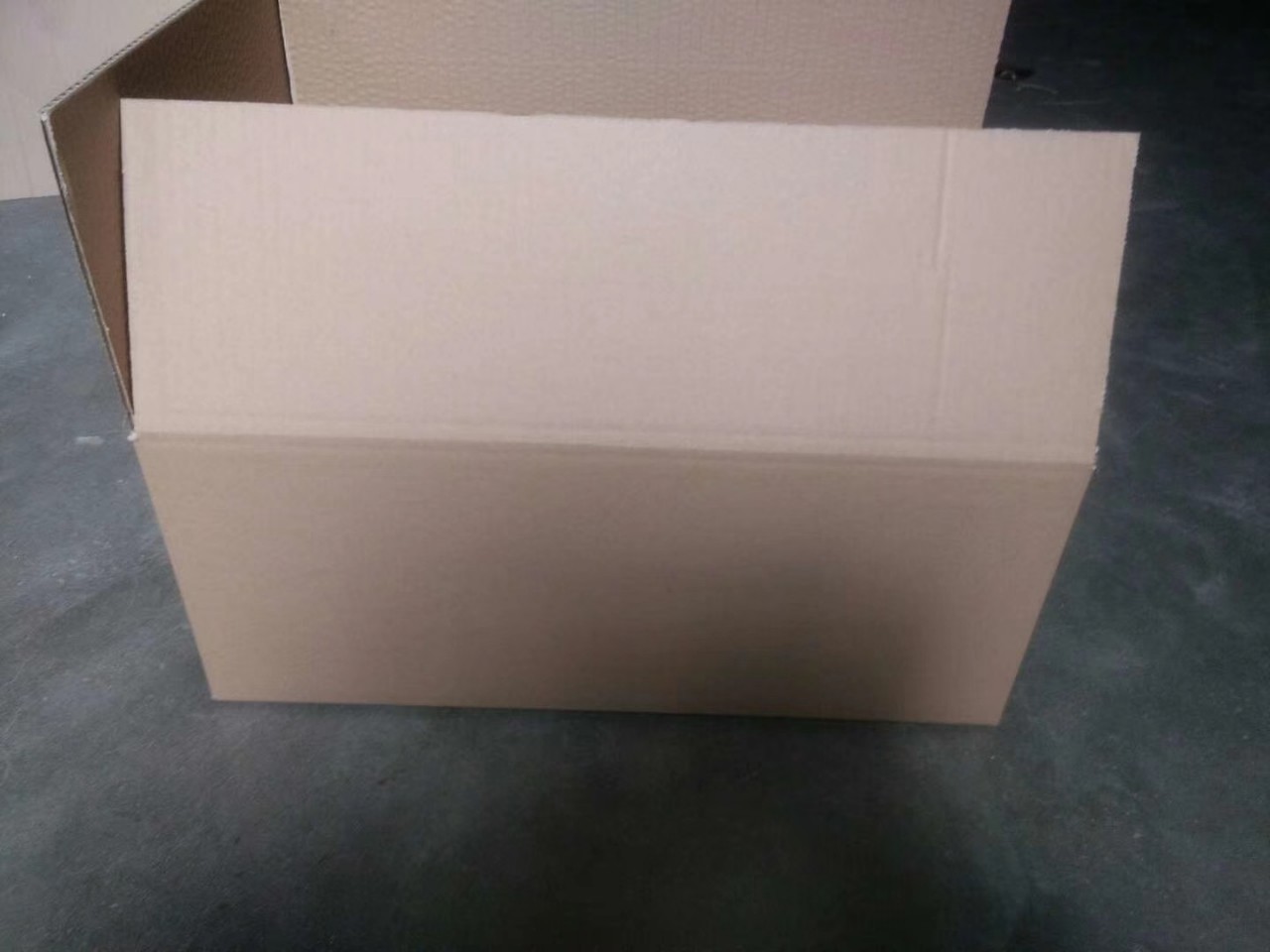 快递邮政牛皮纸箱覆膜彩箱飞机盒包装红酒葡萄酒泡沫箱珍珠棉包装