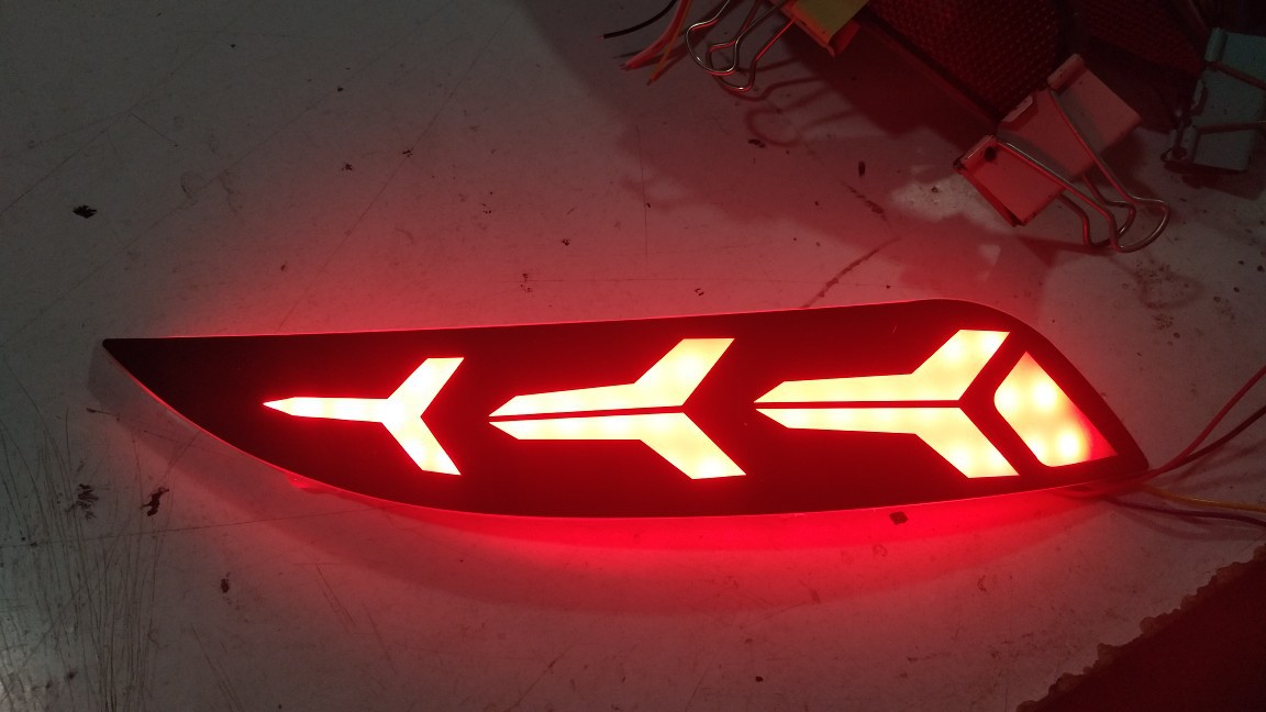 适用15/18款两厢福克斯改装后杠灯导光 流水转向启动流光游走功能