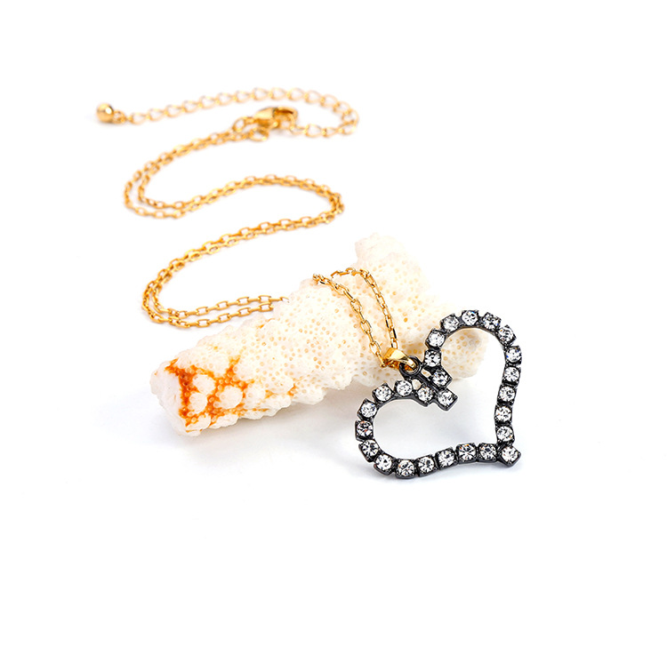 Simple Et Frais Pêche Pendentif Coeur Collier Femme Style Européen Et Américain De Mode Célébrité Internet Même Type Clavicule Chaîne Cou Chaîne Xl01549d display picture 7