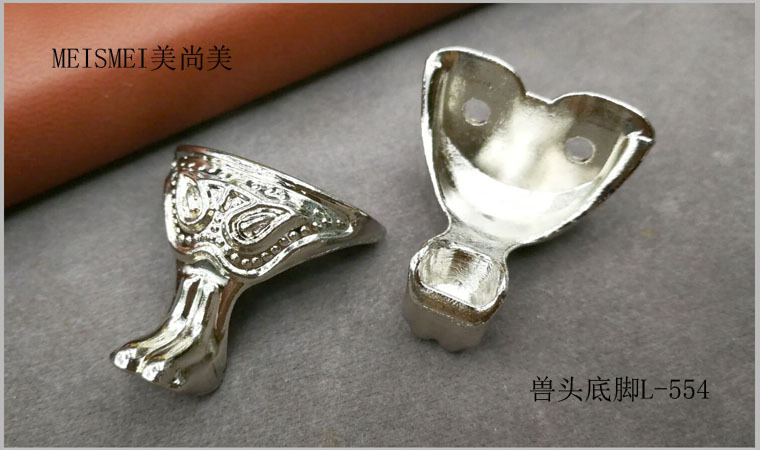 Animal head and feet L-554-9