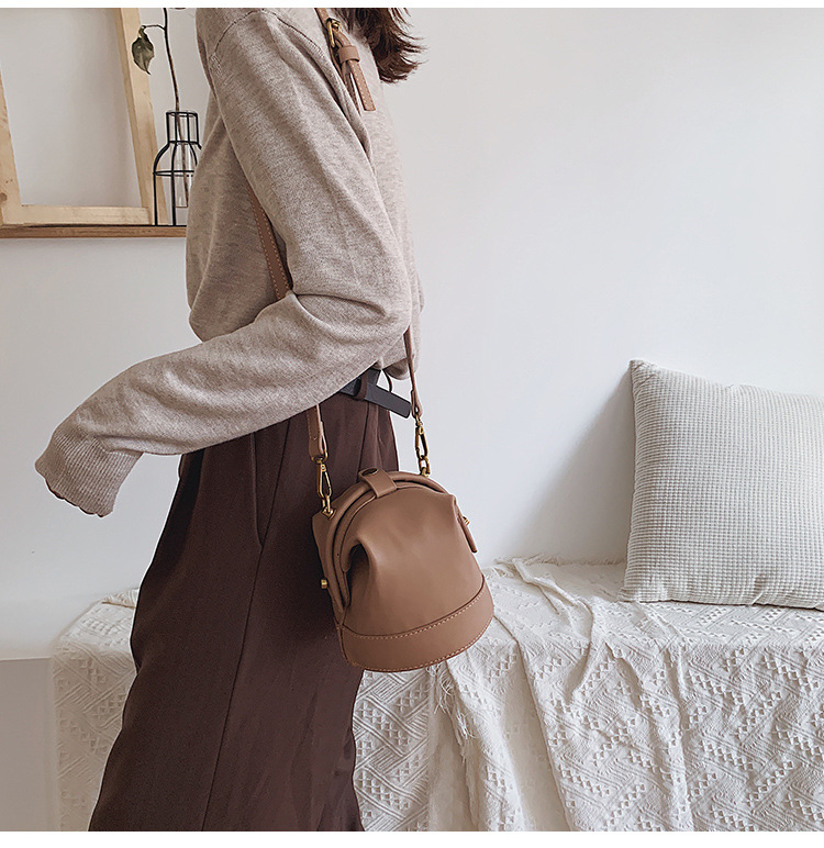 Petit Sac 2019 Nouvelle Automne Et D'hiver Simple Western Style Texturé Seule Épaule Sac De Mode Bandoulière Seau Sac display picture 8