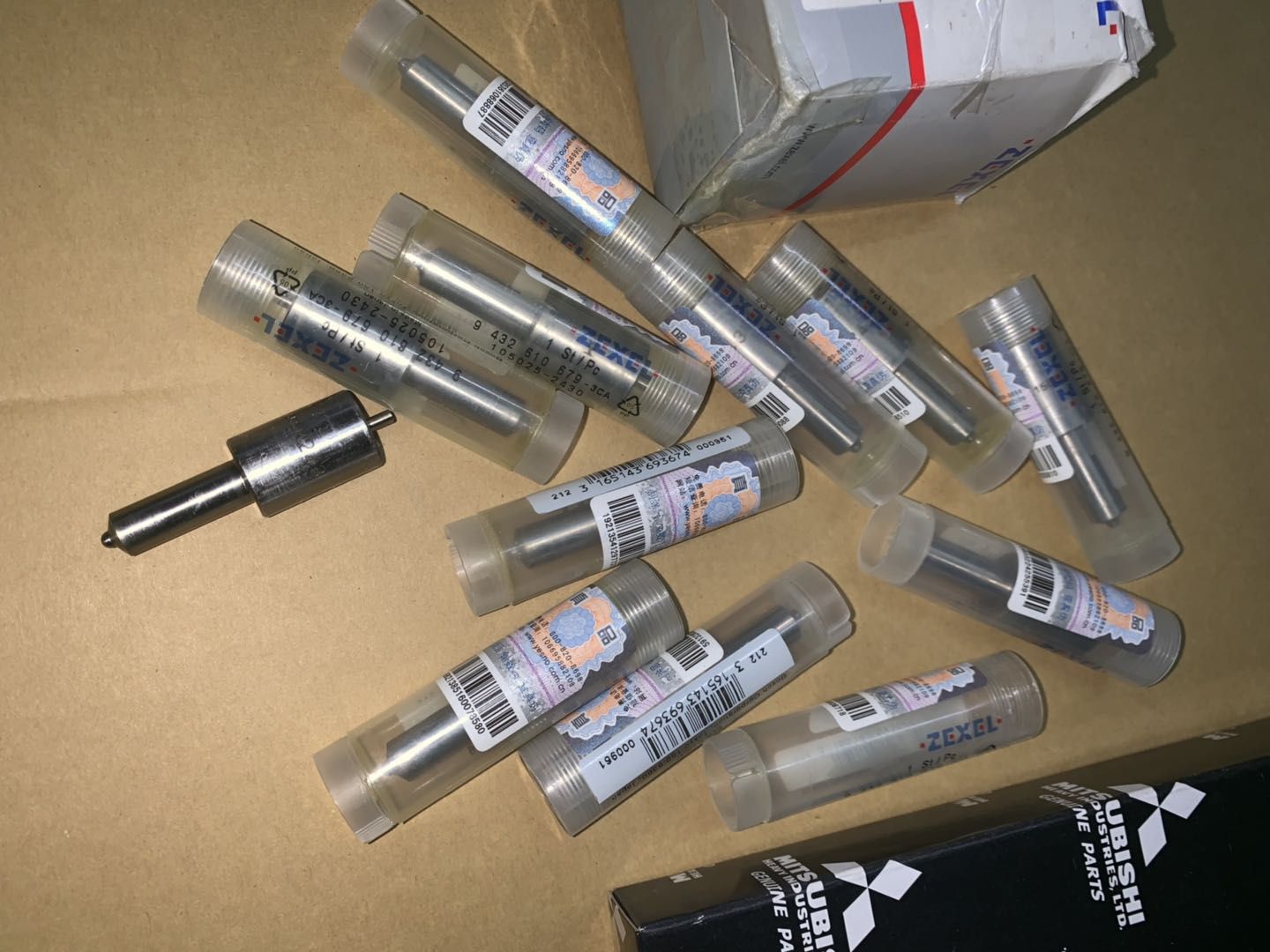 供应三菱S12A2发动机配件，油嘴DLLA155SM243