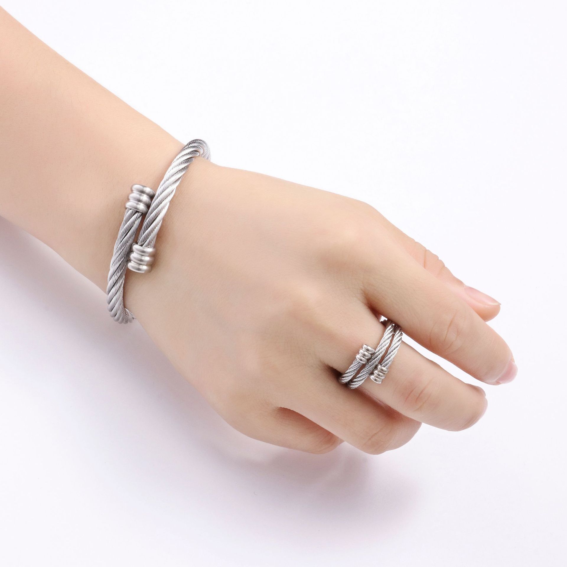 Vintage Style Spiral Stripe Stainless Steel Women's Rings Bracelets Earrings display picture 1