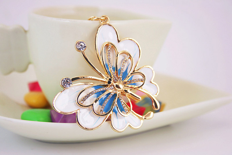 40g Weight Birthday Occasion Metal Material Father'S Day Festival Butterfly Pattern Unisex Gender Blue Color Diamond Craft Small Gift Colorful Butterfly Insect Women's Keychain 9