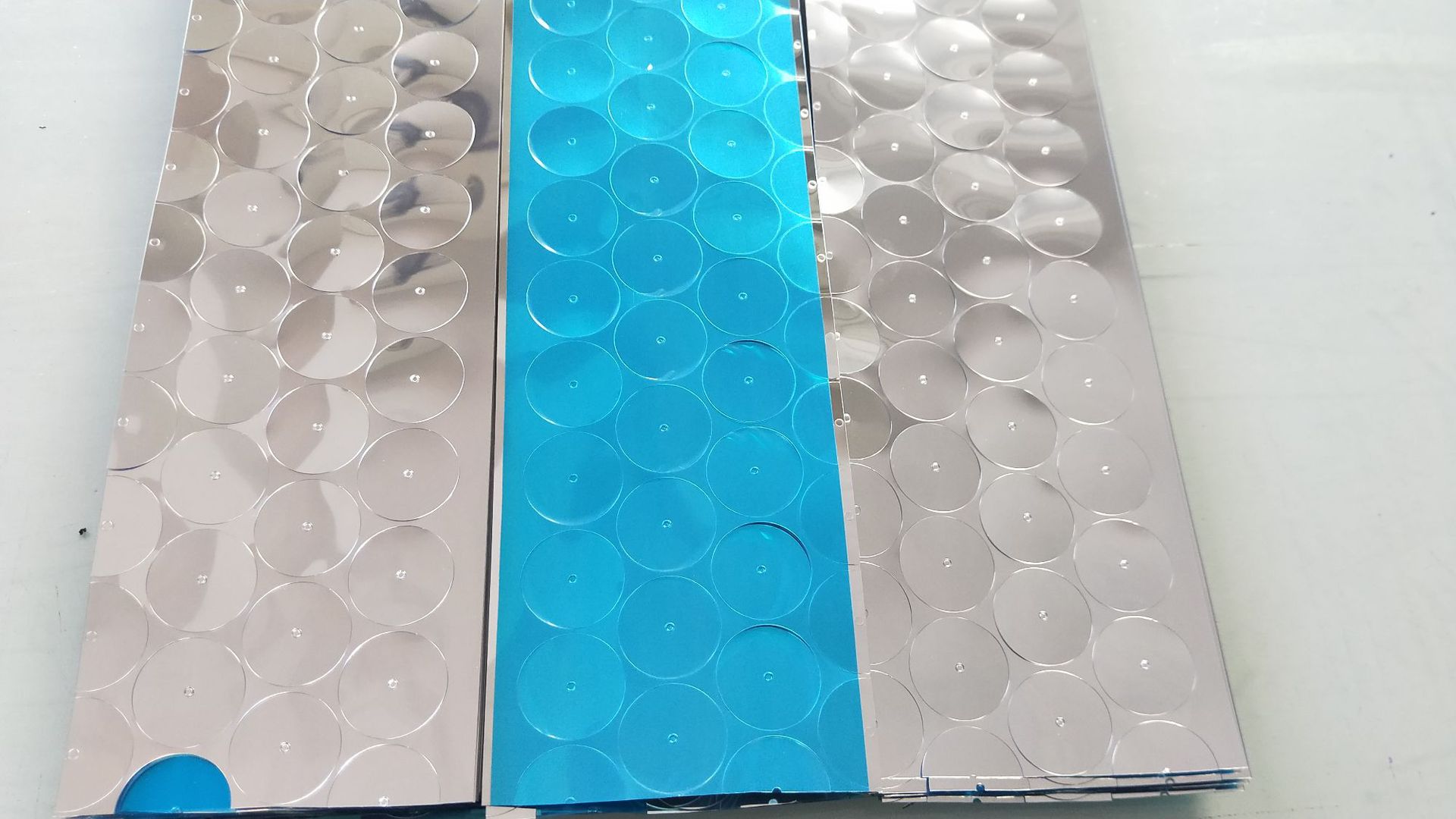 供应圆形反光片 银色反光条 镜面反光纸 LED筒灯反光片