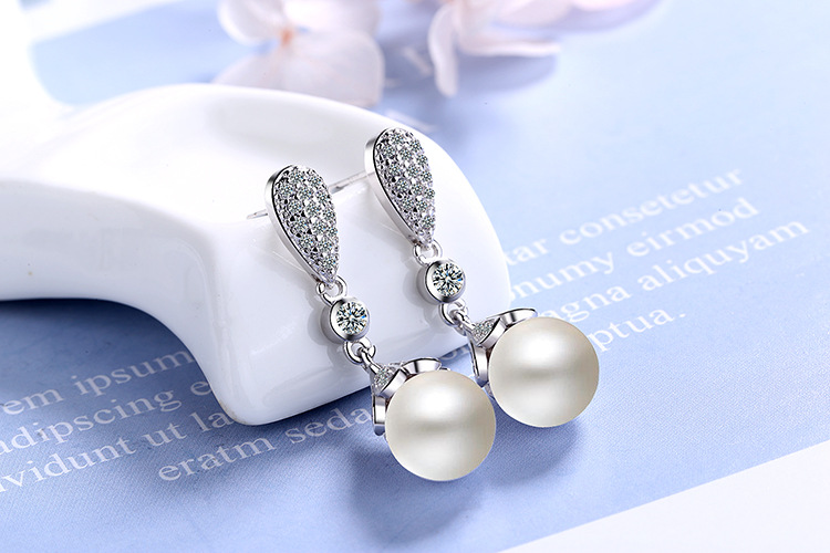 1 Pair Fashion Geometric Copper Inlaid Zircon Artificial Pearls Drop Earrings display picture 2