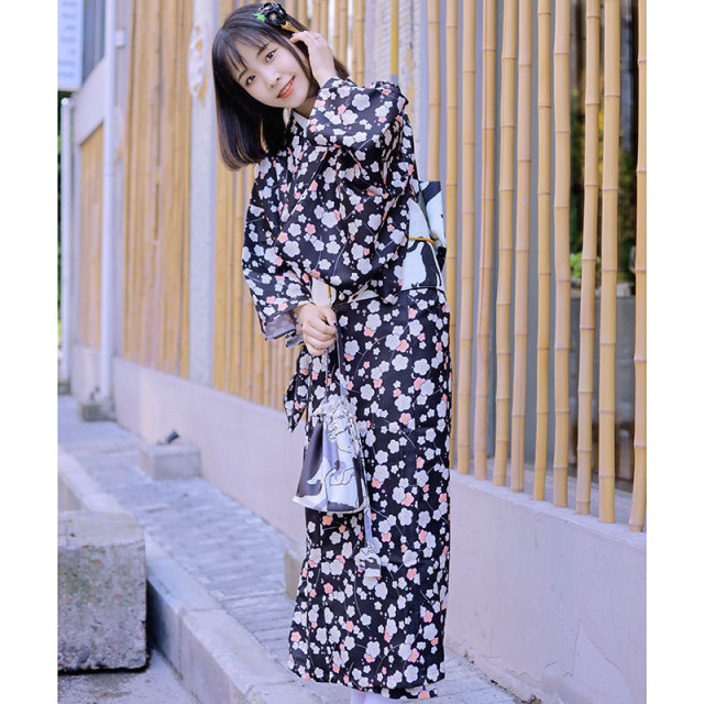 Japanese kimono improved version of traditional kimono black plum blossom show thin wrinkle resistant kimono