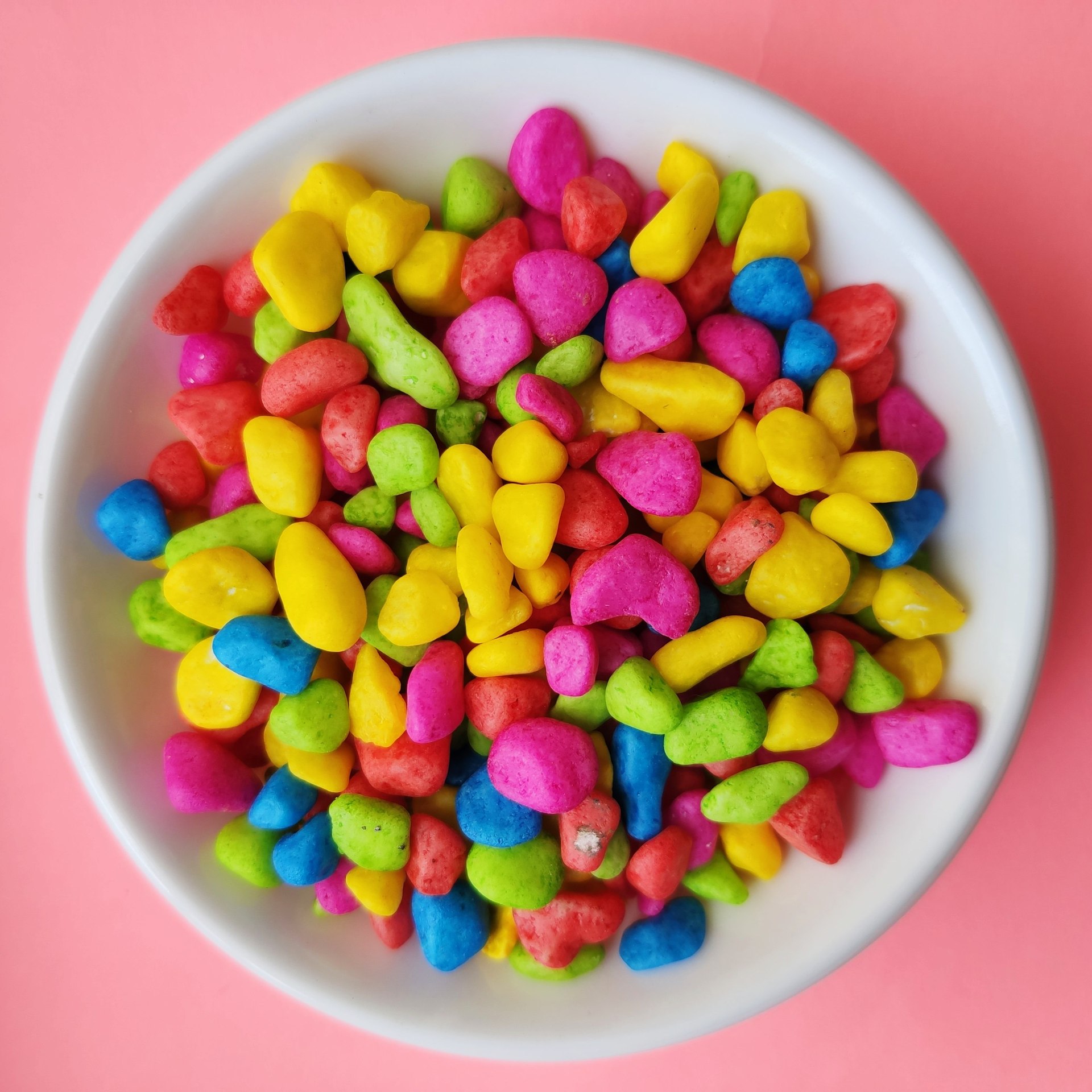 供应鱼缸五彩色石头 彩石七彩色小石子沙子 花盆栽装饰五彩石子