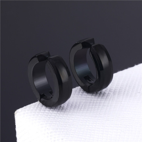 Hip-hop ear clips for men, no-piercing design with a premium feel—titanium steel earrings featuring smooth, curved arcs. Trending  cross-border style!