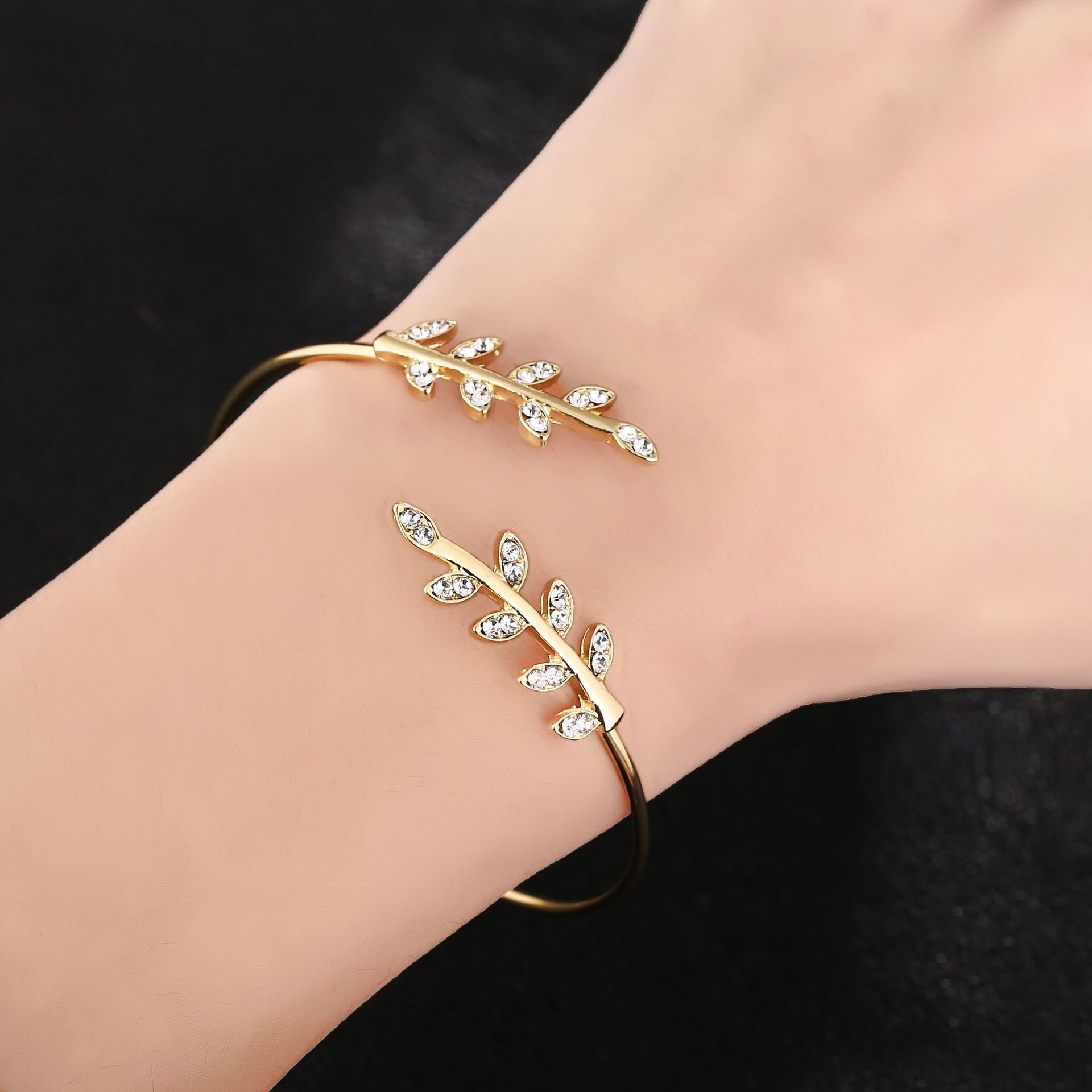 Estilo coreano creativo Nueva joyería de moda diamante-incrustado pulsera abierta hoja geométrica pulsera joyería femenina al por mayor