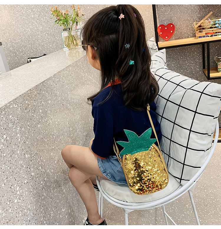 Unisex Small Pu Leather Strawberry Pineapple Cute Sequins Oval Zipper Crossbody Bag display picture 2