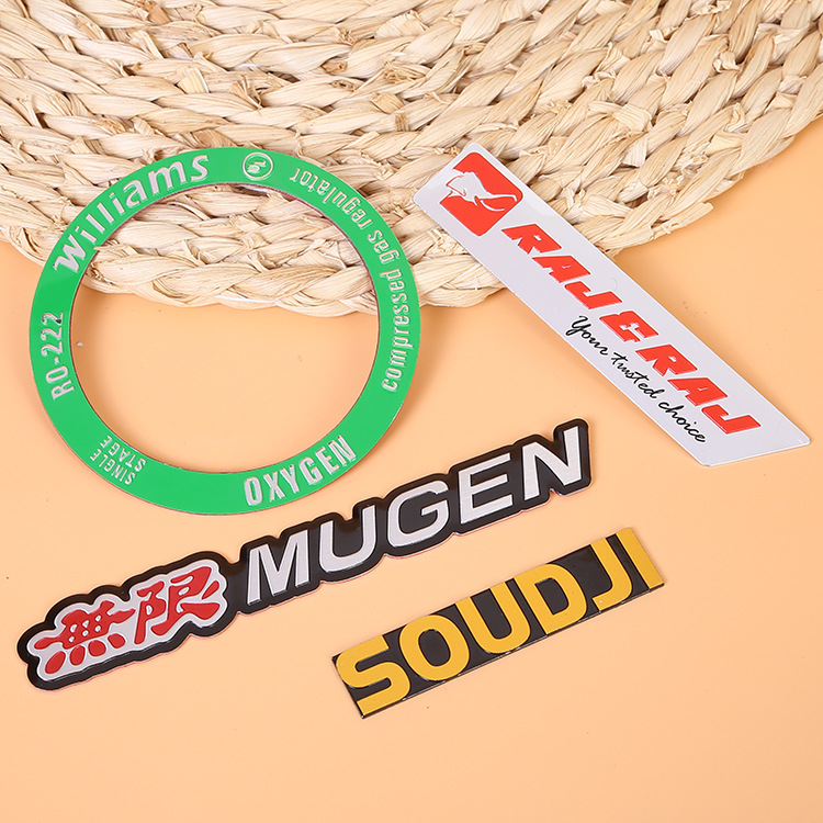 厂家定制塑料标牌 塑料标牌 汽车电瓶车标注塑工艺品可定做logo