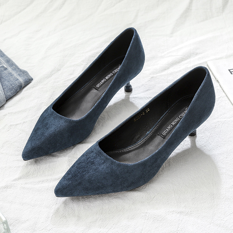 Ventas directas de fábrica 2019 otoño nuevo estilo tacones altos puntiagudos zapatos de mujer de tacón de aguja todo fósforo boca baja zapatos de trabajo de tacón medio para mujer