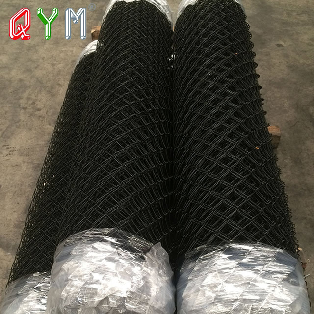 勾花网护栏镀锌菱形丝网卷包塑勾花网体育运动场操场围栏养殖护栏