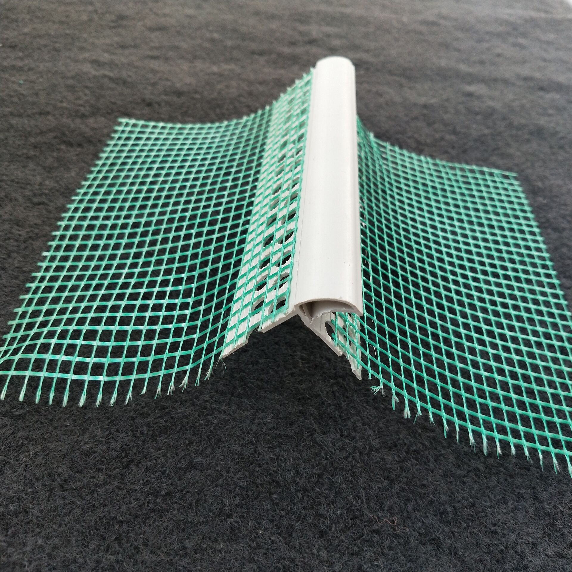 厂家批发 PVC上阳角成品滴水线条 带网大鹰嘴护角 现货