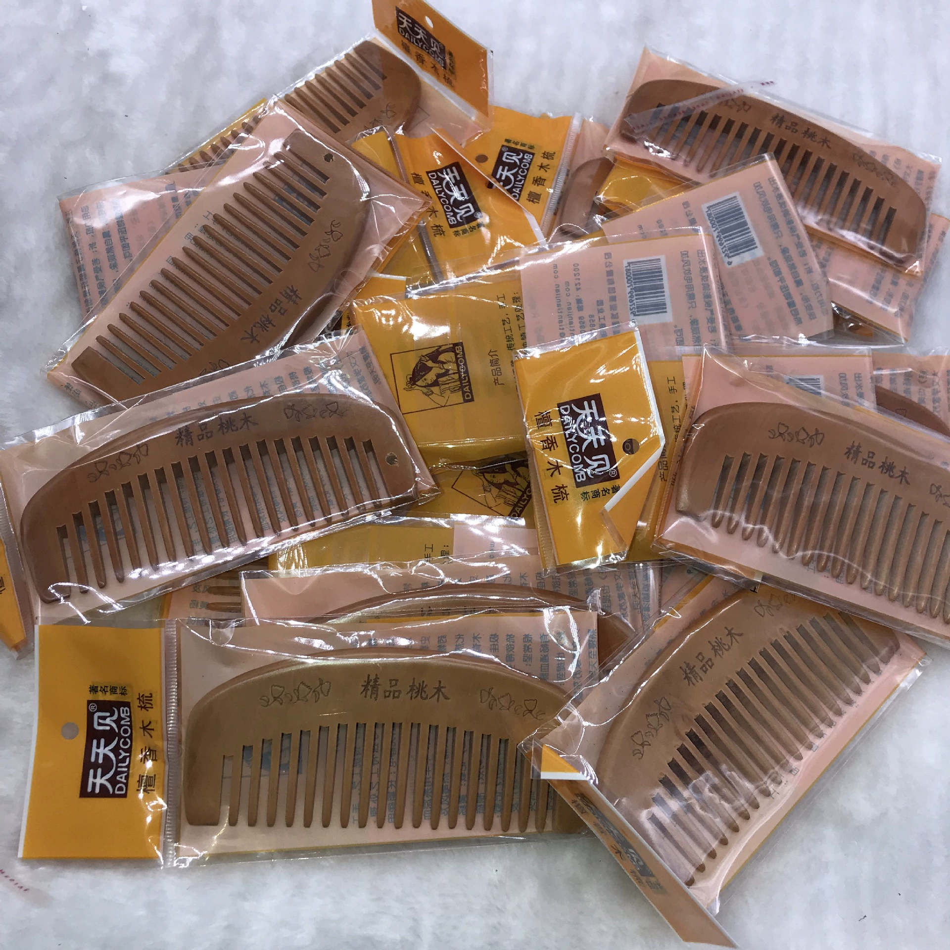 Маленькая расческа из персикового дерева, туристические привлекательности, храмовая расческа, деревянная расческа, распределение магазина 2 юаня