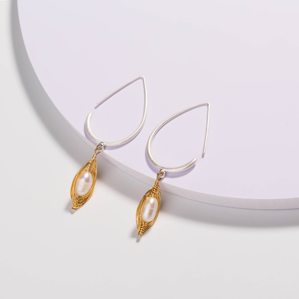 Hot-selling Simple Earrings Fashion Drop-shaped Ear Hook Natural Pearl Earrings display picture 3