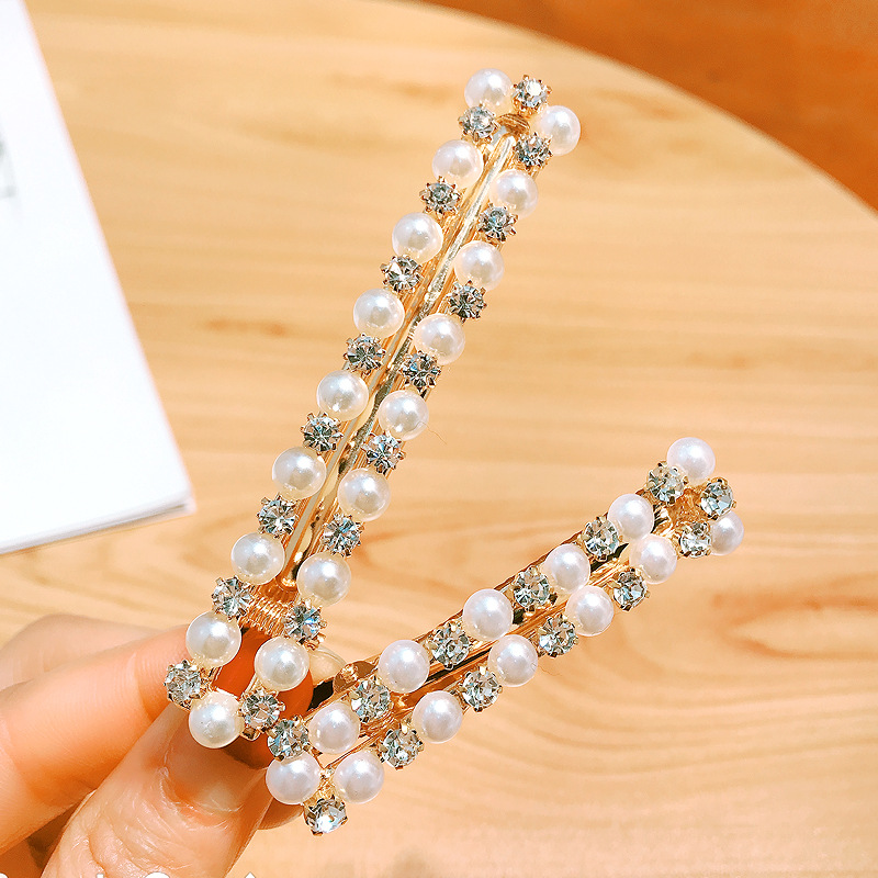 Pearl Rhinestone Alloy Hairpin Word Clip Hairpin Hair Trimming Clip Women's Wholesale Nihaojewelry display picture 3