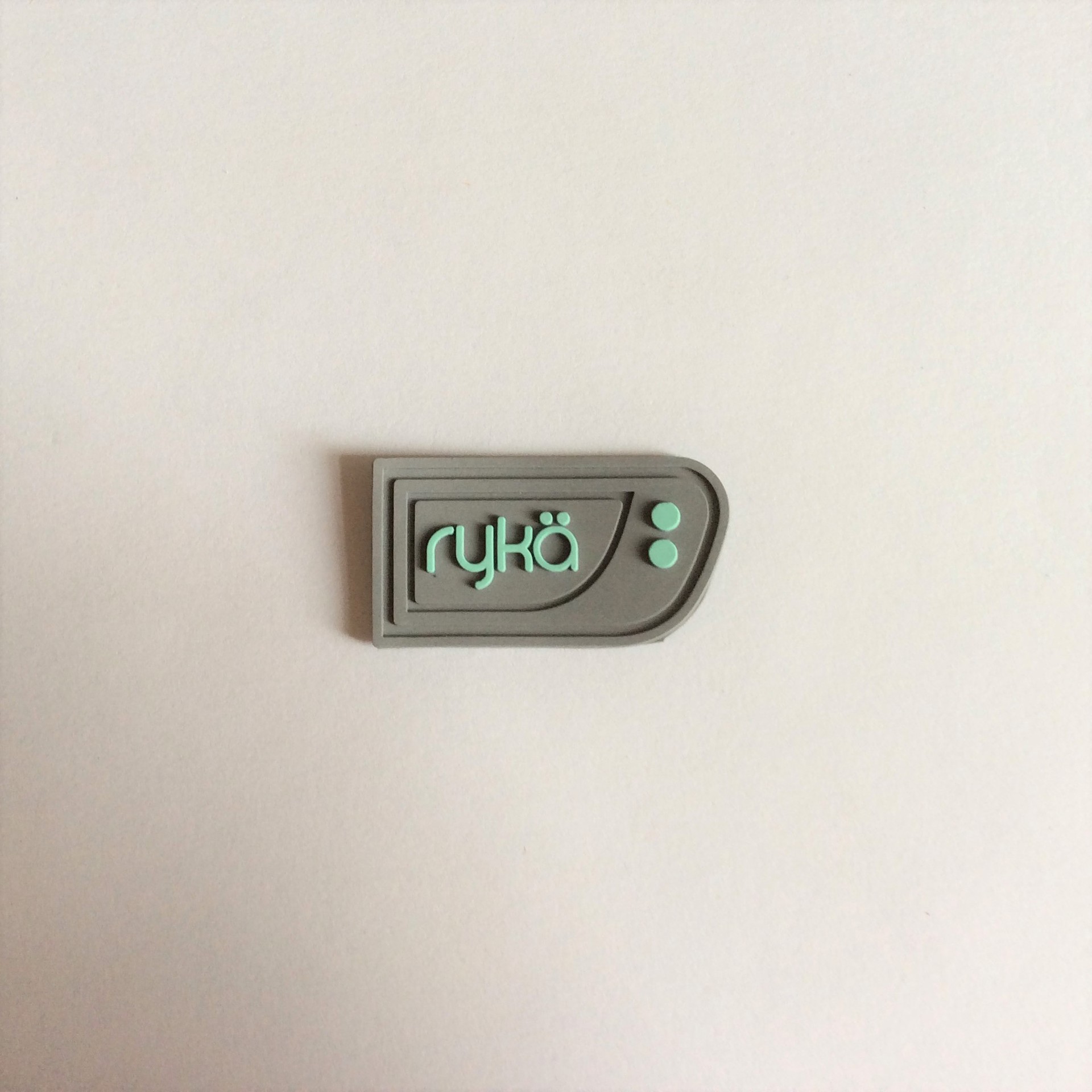 字母硅胶胶章 软硅胶服饰胶章 滴塑标洗涤标 可加LOGO