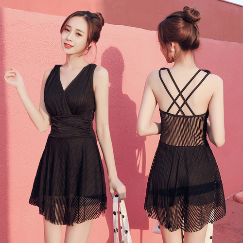 2024 new Korean style sexy swimsuit one-piece swimsuit for women, conservative and slimming, covering the flesh, hot spring, flat angle, solid color