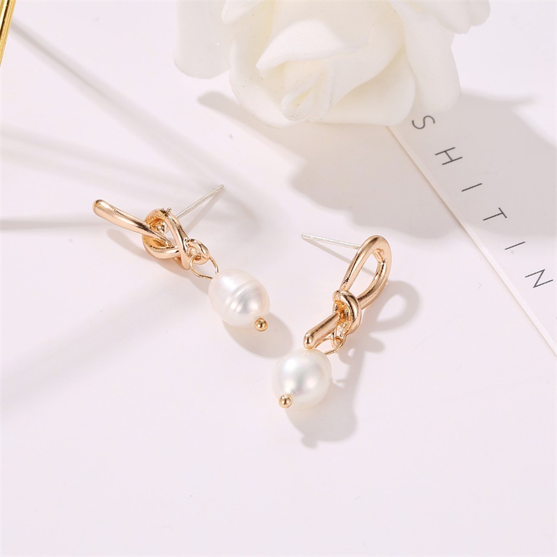 Asymmetric Knotted Bow Pearl Earrings Earrings Women display picture 2