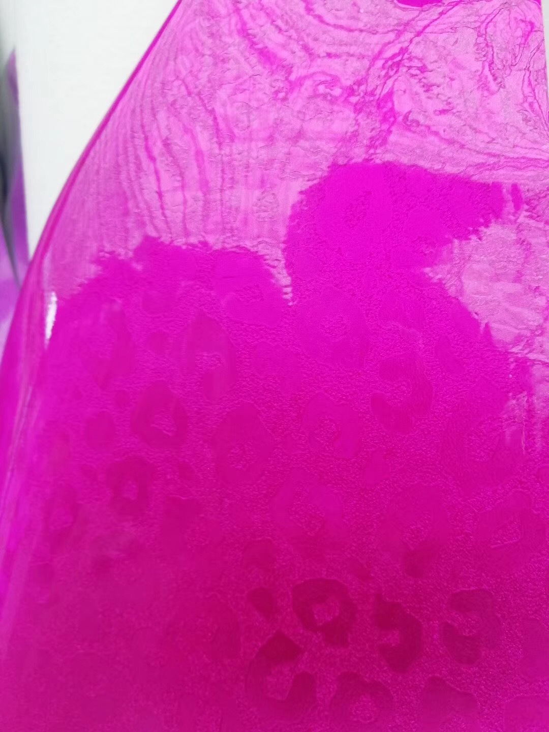 豹纹水晶珠光镜面超柔无折痕TPU幻彩PU皮革面料箱包鞋材装饰革