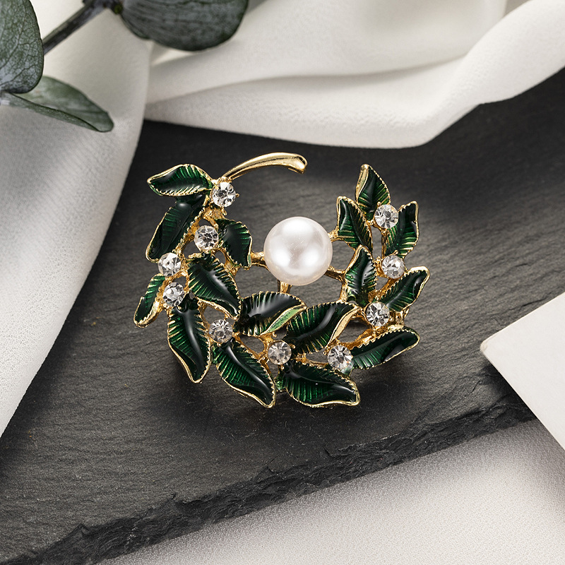 Versione coreana di spilla di perle con ghirlanda di rami di foglie verdi in stile pastorale fresco, accessori per uomo e donna, accessori con staffa vuota_voghion.com