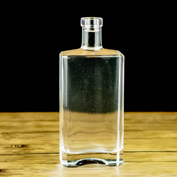 Production and production of 500ml Guanyun square Cork foreign wine transparent glass bottle manufacturers supply one Jin white wine bottle