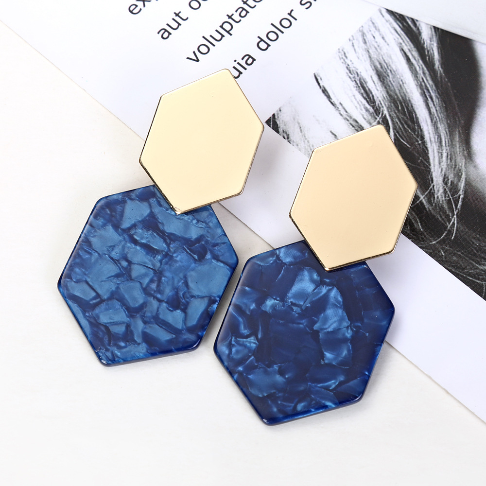 Hot Sale Alloy Hexagonal Diamond Geometric Acrylic Pendant Earrings Wholesale Nihaojewelry display picture 8