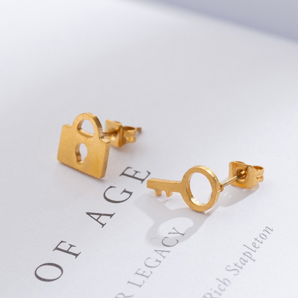 Simple Lock Key Asymmetrical Alloy Earrings display picture 5