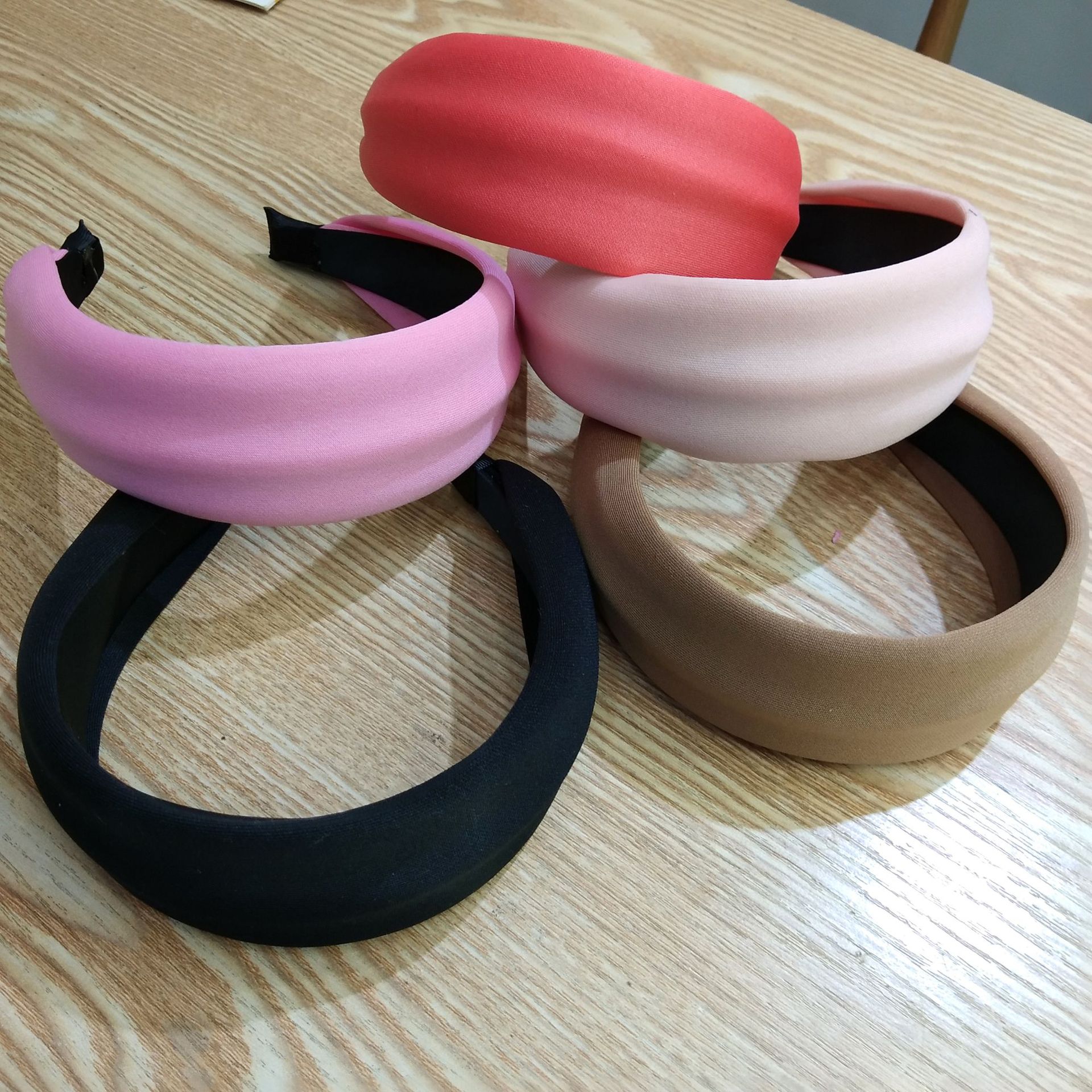 Korean Fashion Wide-brimmed Milk Silk Flat Headband High-end Sponge Candy Color Hairpin New Fashion Headband Wholesale Nihaojewelry display picture 3