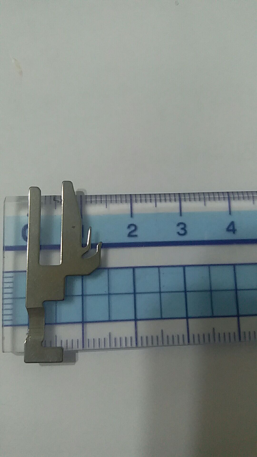 袜机沉降片生克片537L，高度14和长度34和厚度0.5和脚高7.2mm