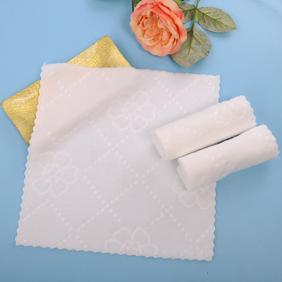 厂家批发 白方巾一次性超细纤维吸水压花花边25*25餐饮抹布白毛巾