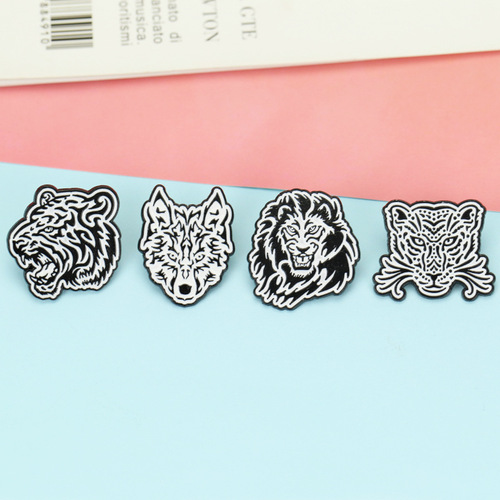 New creative exaggerated black and white tiger and lion brooch Men's domineering suit clothing alloy dripping oil corsage