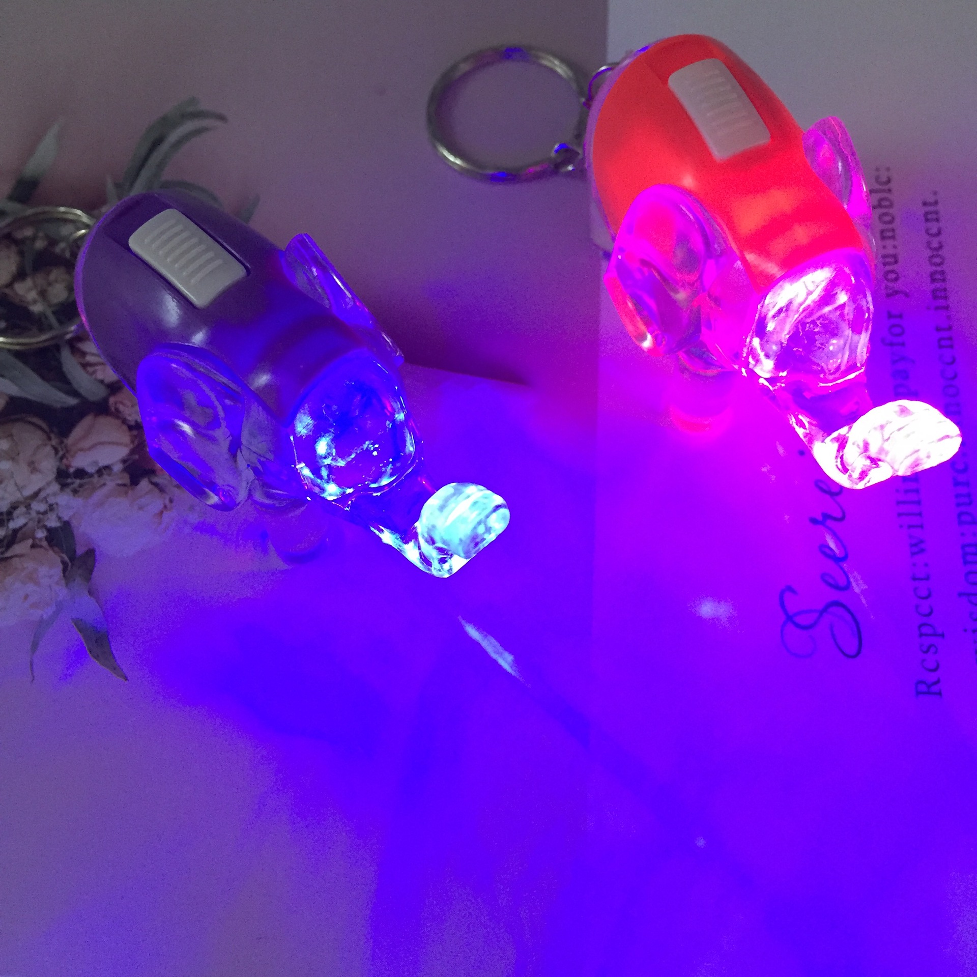 Transfronterizo creativo LED luminoso elefante llavero coche bolsa colgante pequeño regalo logotipo imprimible juguete luminoso