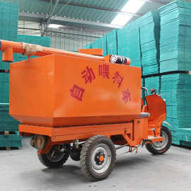 江苏南京小型电动饲料车 鸡鸭舍自动撒料车 图片
