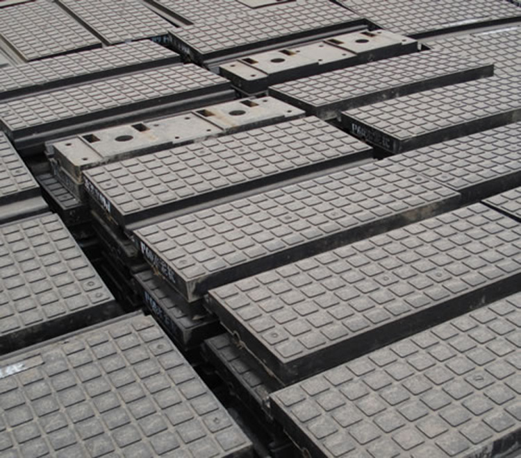 铁路道口胶板嵌丝橡胶道口板P43 P50 P60型橡胶铺面板现货供应