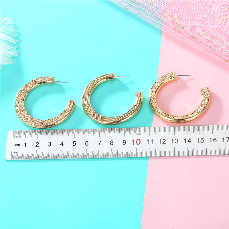 Retro Fashion Ethnic Style C Shape Metal No Inlaid Earrings display picture 3